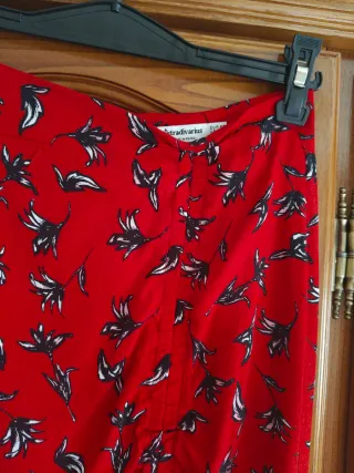 Falda larga roja estampada