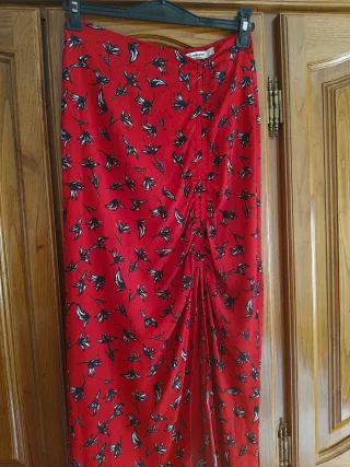 Falda larga roja estampada