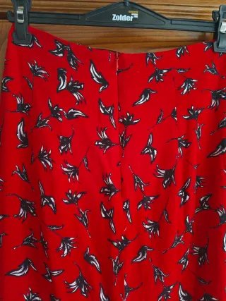 Falda larga roja estampada