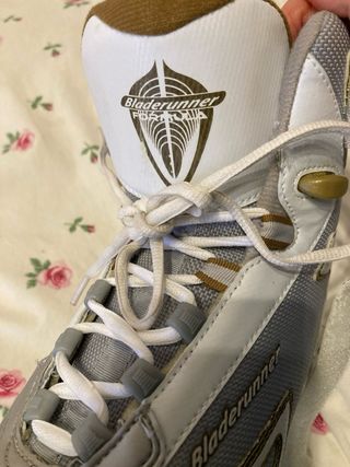 Patin de hielo marca Bladerunner blanco y plateado