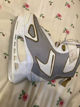 Patin de hielo marca Bladerunner blanco y plateado