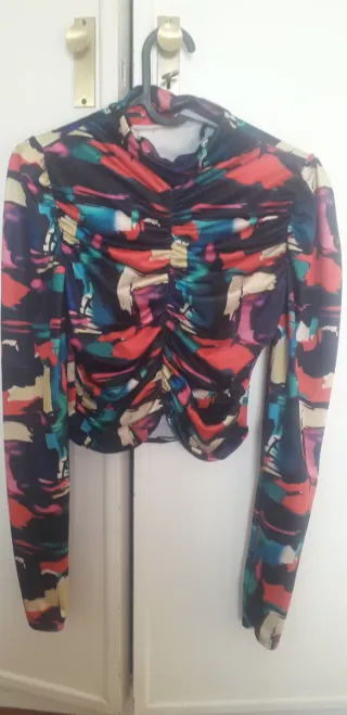 Top estampado multicolor manga larga