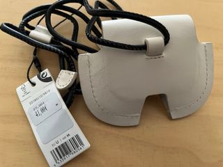 Funda AirPods Adolfo Domínguez Beige