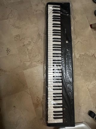 Teclado THOMANN SP 320 con pie y partituras