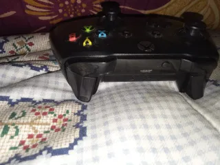 Mando Xbox Negro. Con un poco de drift en el boton