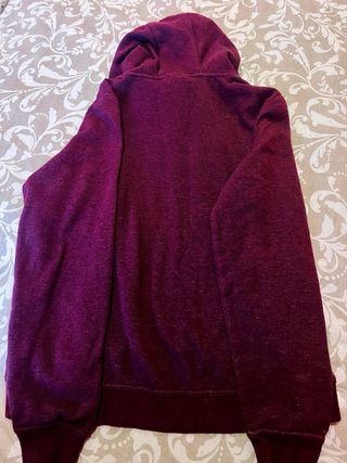 Sudadera Nike con capucha morada