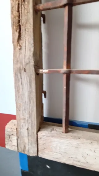 Antigua ventana madera y forja. Recogida en Baeza