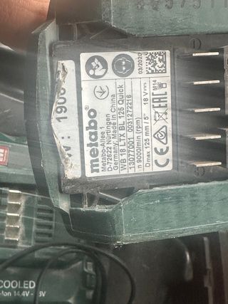 Radial Metabo con cargador y baterías funciona bie