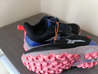 Zapatillas trail waterproof talla 40 sin estrenar