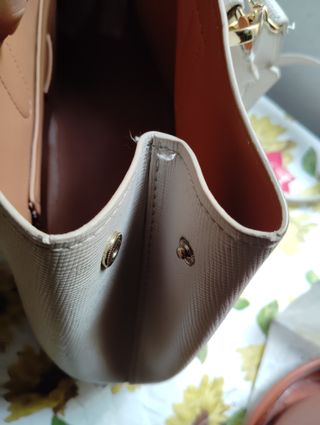 Bolso blanco mujer con detalles dorados