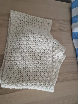 Bufanda de lana tejida color beige