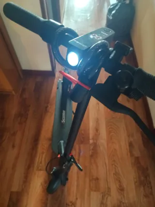 Patinete eléctrico negro