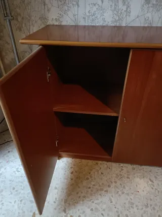 Aparador de madera con cajones