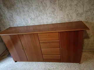 Aparador de madera con cajones