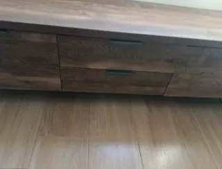 Aparador de madera y metal