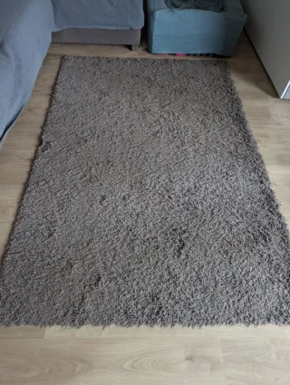 Alfombra IKEA marrón mullida