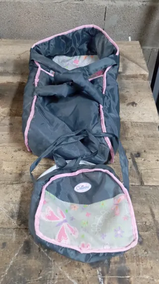 Carrito de muñecas rosa y gris