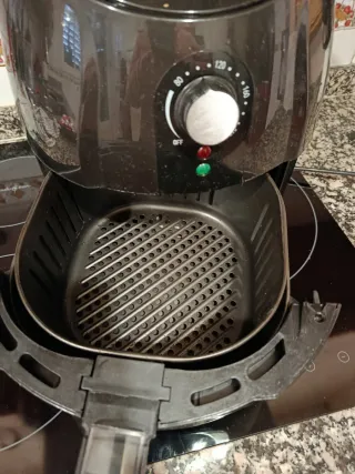 Freidora de aire negra Aigostar