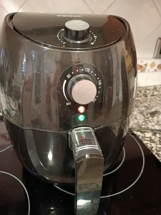 Freidora de aire negra Aigostar