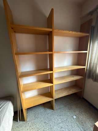 Estantería de madera