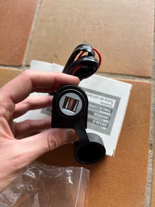 Toma Corriente Doble USB 5V/2A Universal