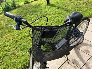 Bicicleta BTwin con cesta. Dechatlon