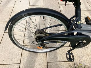 Bicicleta BTwin con cesta. Dechatlon