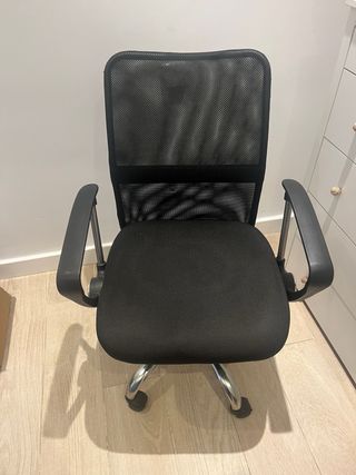 Silla de oficina negra