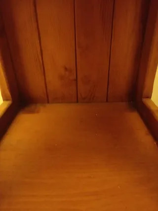 Mesita de noche de madera mexicana y silla a juego