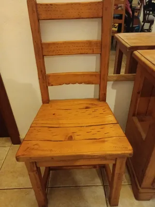 Mesita de noche de madera mexicana y silla a juego