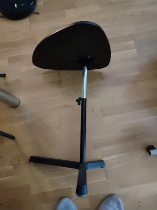 Mesa auxiliar triangular negra