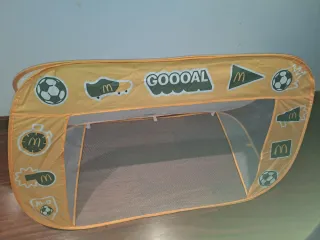 Balón y portería portatil pop-uo McDonald's