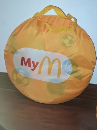 Balón y portería portatil pop-uo McDonald's