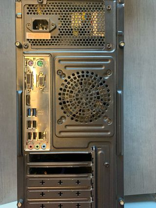 Torre Gaming Básica