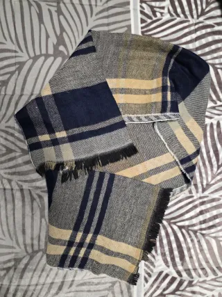 Bufanda a cuadros beige y azul
