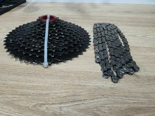 Kit Cassete Sunrace 11v + Corrente KMC Usado