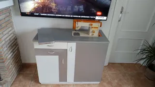 Mueble Singer con máquina de coser