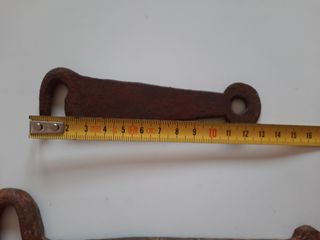 2 Antiguas aldabillas de hierro forjado, 13 y 20cm