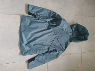 Impermeable infantil con capucha