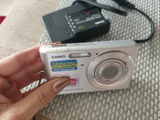 Cámara Digital Casio EX-Z77 Plata