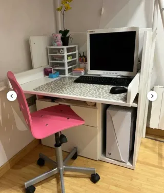 Cambiador blanco con cajones y estantes