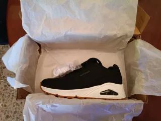 Deportivas Skechers Mujer Negras Talla 37.5. Nueva