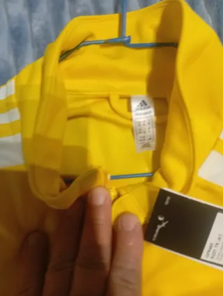 Chaqueta deportiva Adidas amarilla