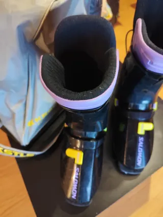 Botas de esquí Salomon negras y moradas