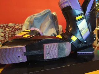 Botas de esquí Salomon negras y moradas