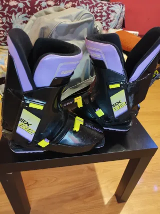 Botas de esquí Salomon negras y moradas