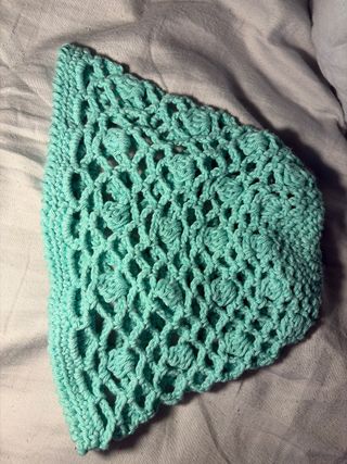 Gorro de crochet color turquesa