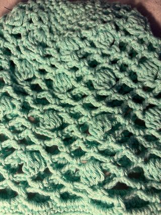 Gorro de crochet color turquesa