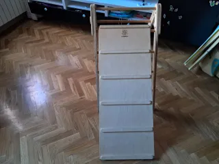 Triángulo Pikler con rampa de madera