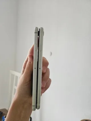 Lote 2 iPhone SE 2020 (Plata y Negro)